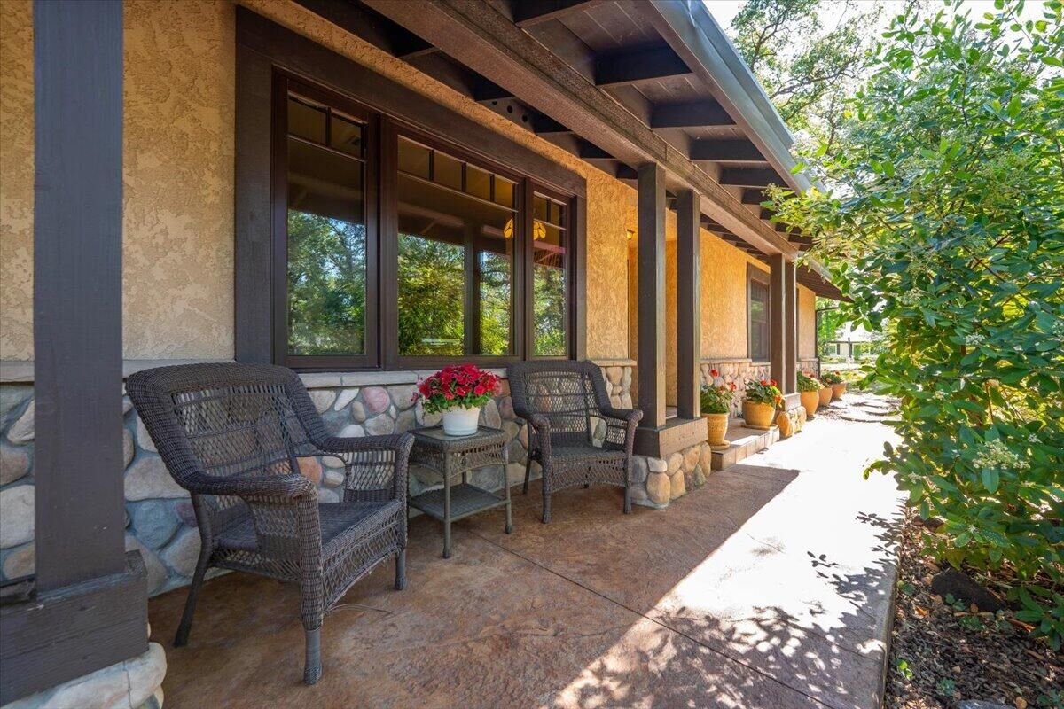 Property Photo:  21880 Oak Meadow Road  CA 96073 
