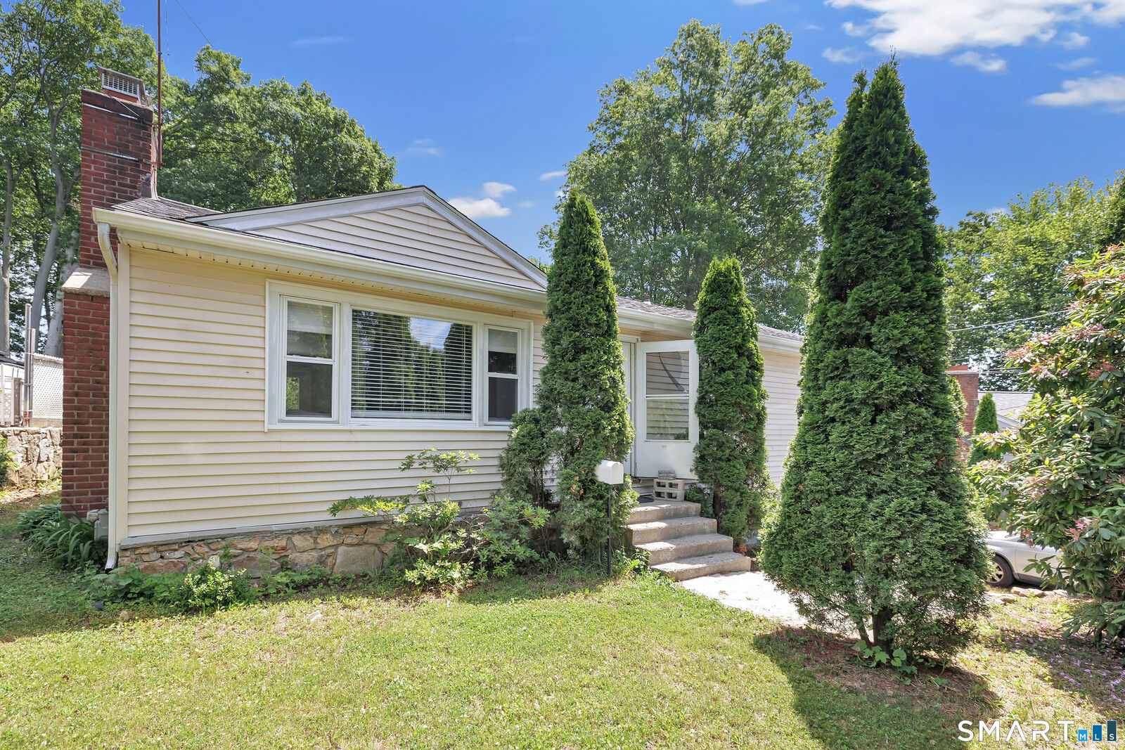 Property Photo:  276 Griffin Avenue  CT 06606 