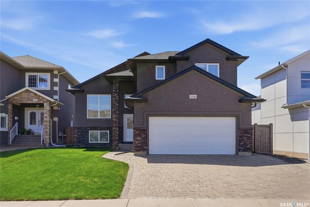 Property Photo: 1906 Pohorecky Terrace SK S7W 0J1