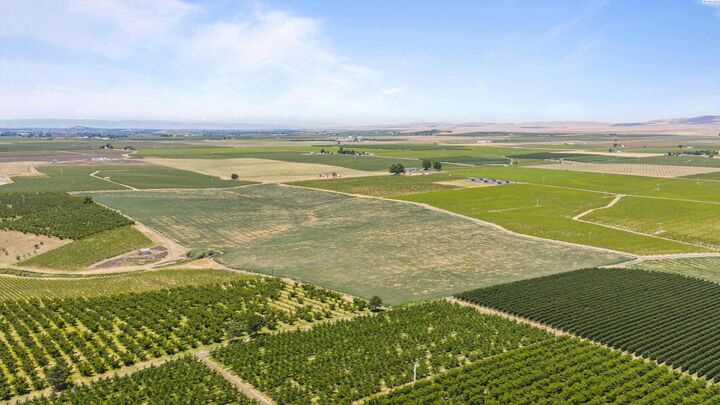 Property Photo: 1000 Nka Gap Rd. WA 99350