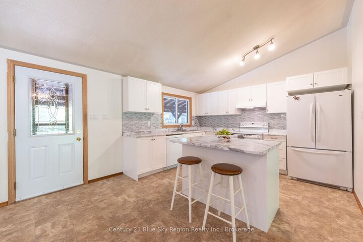 Property Photo: 370 Highway 17 N/A E ON P1A 0A2