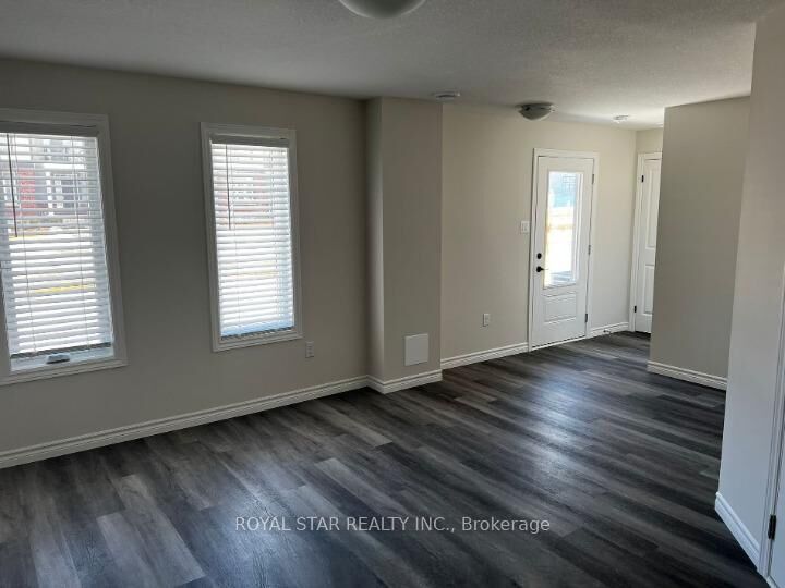 Property Photo: 2529 Meadowlands Way 32 ON N6G 5L8