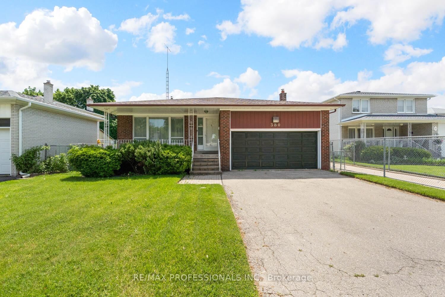 Property Photo: 380 Targa Road ON L5A 1S5