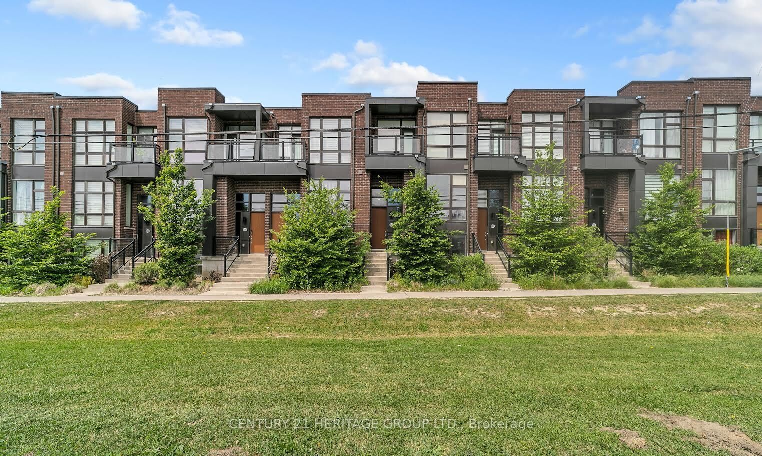 Property Photo: 9136 Bathurst Street ON L4J 0K1