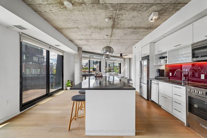 Property Photo: 47 Lower River Street Ph39 ON M5A 0G1