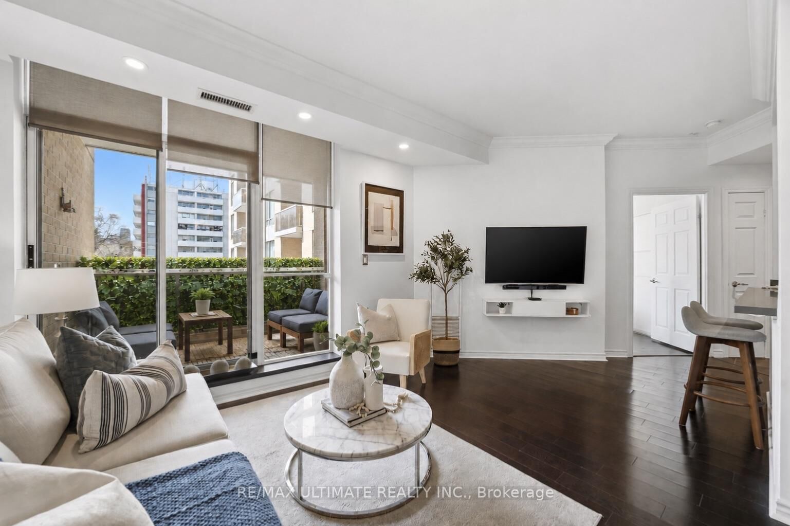 Property Photo: 1750 Bayview Avenue 405 ON M4G 3C4