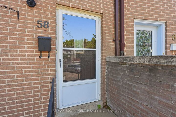 Property Photo: 58 Onslow Court ON L6H 1J2