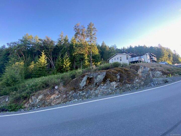 Property Photo: 5025 Broad Ridge Pl BC V0R 2H0
