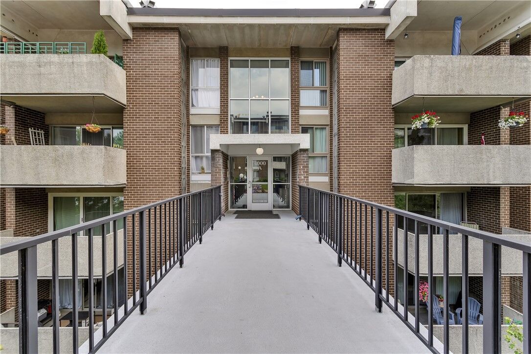 Property Photo:  4203 Charlemagne Cir 4203  PA 15237 