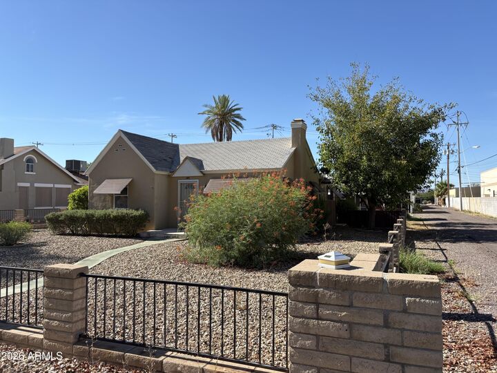 Property Photo:  1617 E Earll Drive  AZ 85016 