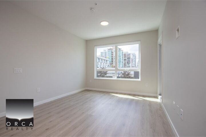 Property Photo:  110 17th Street 302  BC V7L 0K4 