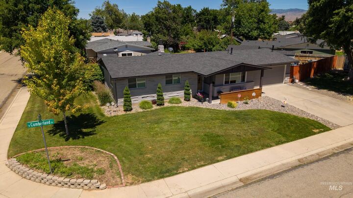 Property Photo:  1205 N Cumberland Dr  ID 83704 