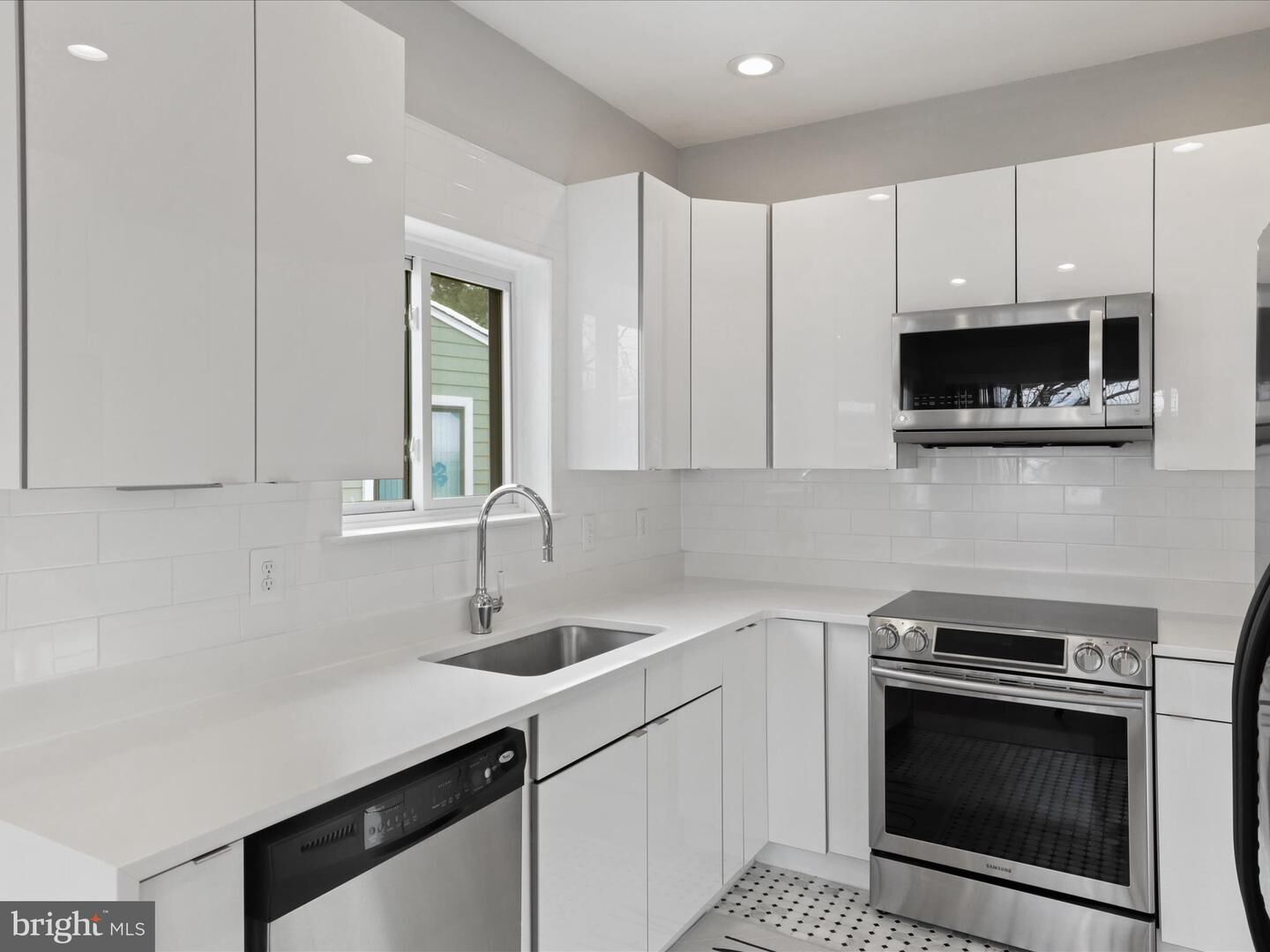 Property Photo: 1911 Villaridge Drive B 1911B VA 20191