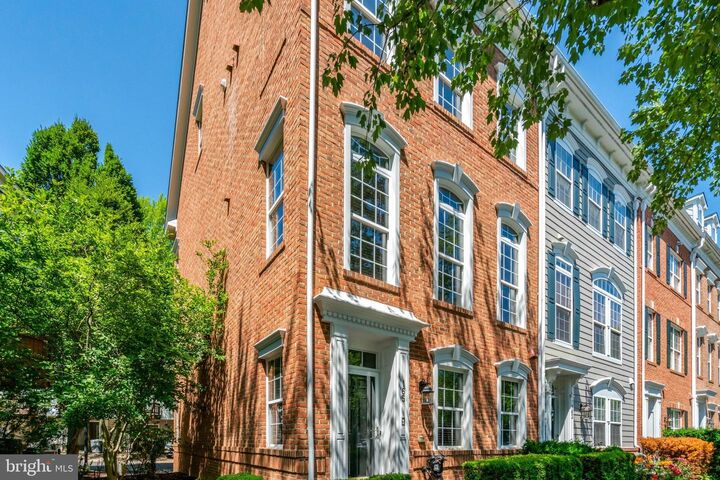 Property Photo:  165 Cameron Station Boulevard  VA 22304 