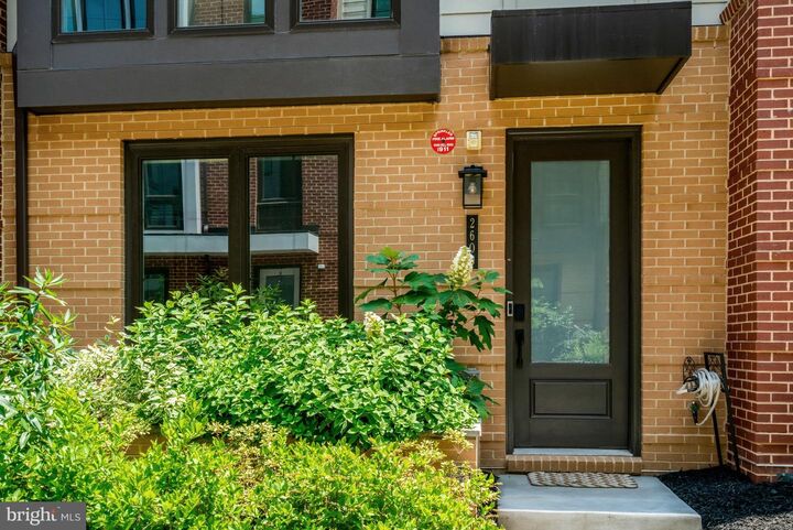 Property Photo: 2609 Winchester Walk VA 22301