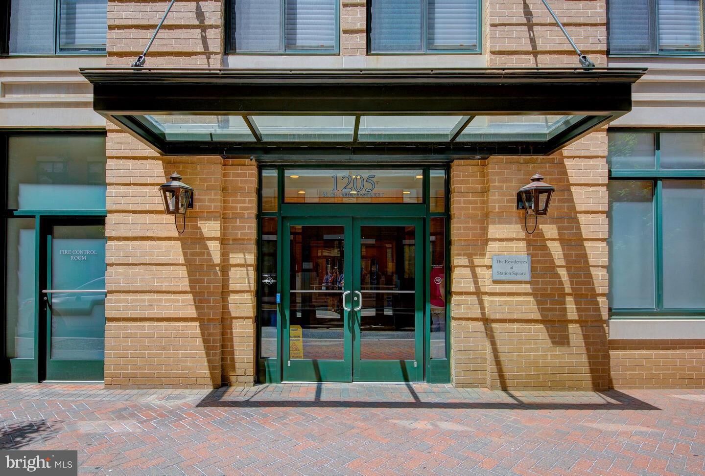 Property Photo:  1205 N Garfield Street 206  VA 22201 