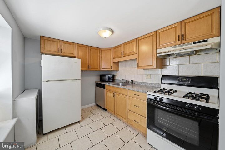 Property Photo:  924 S 10th Street  PA 19147 