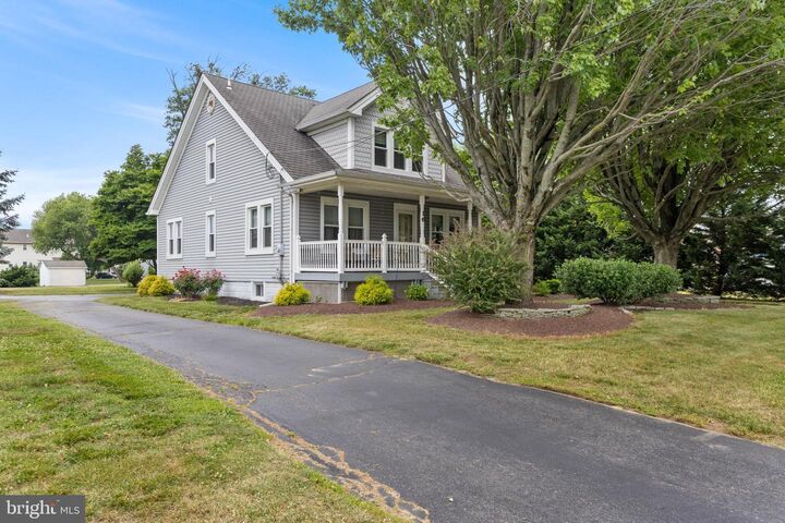 Property Photo:  16 Holloway Lane  NJ 08505 