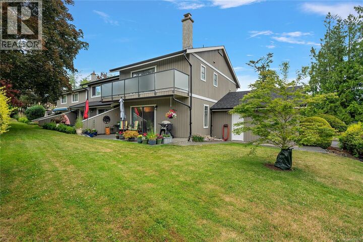 Property Photo: 1950 Cultra Avenue 8 BC V8M 1Y9