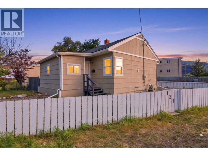 Property Photo:  121 Willow Street  BC V2B 4C6 