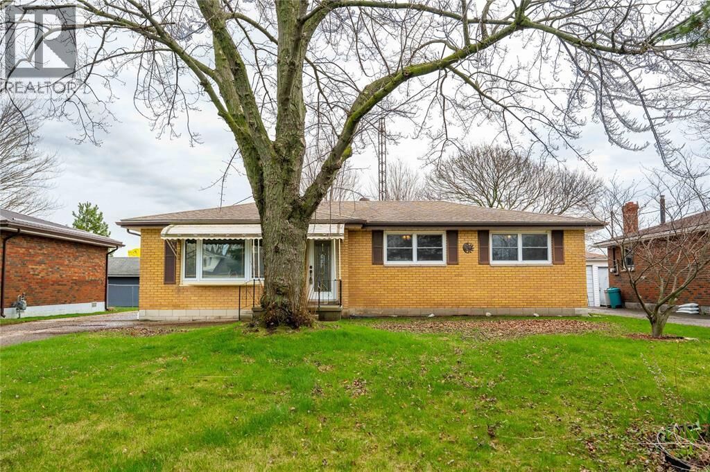 Property Photo: 28 Highland Drive ON N8A 2K4