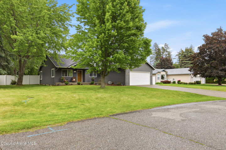 Property Photo:  699 E Cloverleaf Dr  ID 83835 