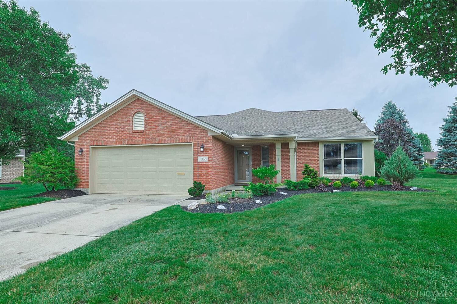 Property Photo:  1208 Mals Way  OH 45342 