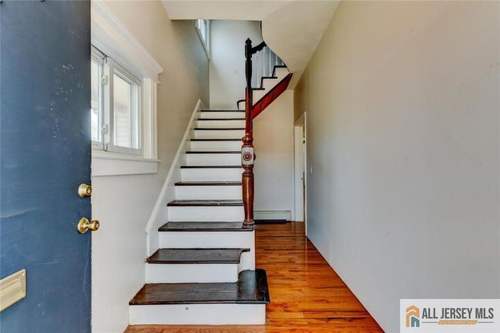 Property Photo:  37 E Somerset Street 1  NJ 08869 