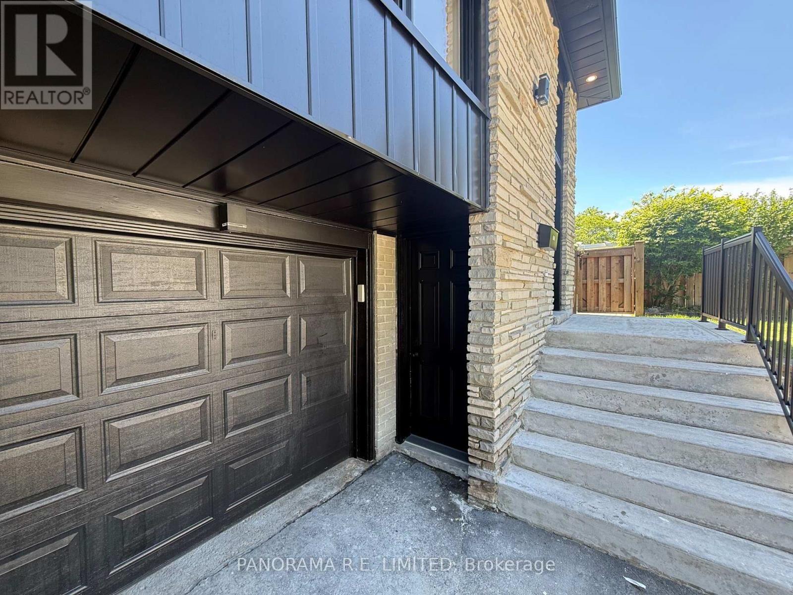 Property Photo: 606 Abana Road Lower ON L5A 1H4