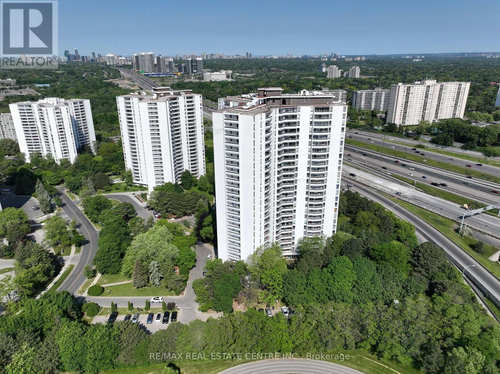 Property Photo: 50 Graydon Hall Drive 212 ON M3A 3A5