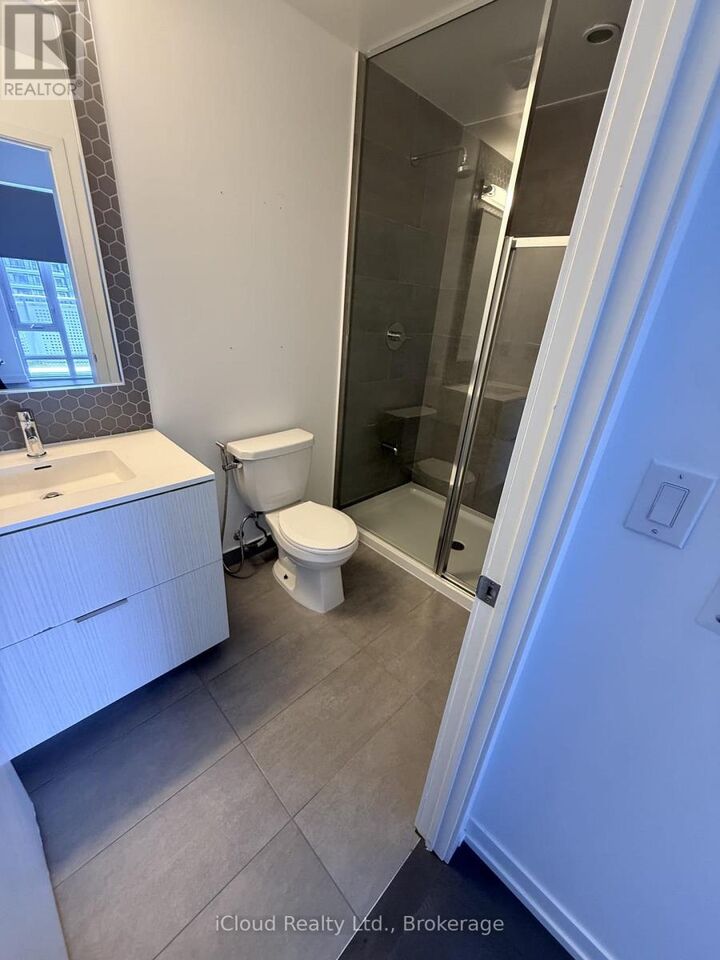 Property Photo: 2520 Eglinton Avenue West 621 ON L5M 0Y2