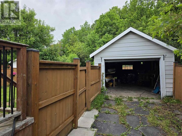 Property Photo:  33 Hamilton Ave  ON P6B 1C7 