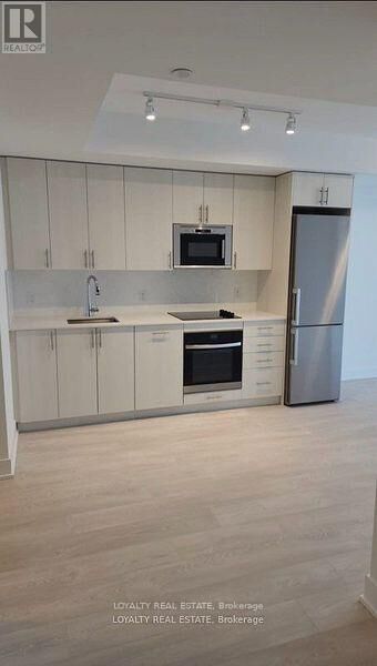 Property Photo:  2545 Simcoe Street North 2202  ON L1L 0W3 