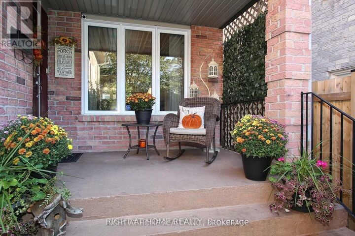 Property Photo:  28 Mullen Drive  ON L1T 2A5 