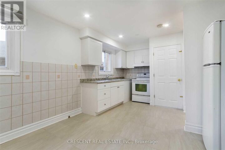 Property Photo: 4036 Dunmow Crescent Upper ON L4Z 1C9