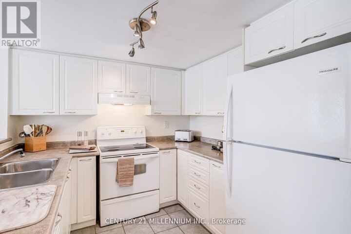 Property Photo: 1000 Cedarglen Gate 617 ON L5C 3Z5