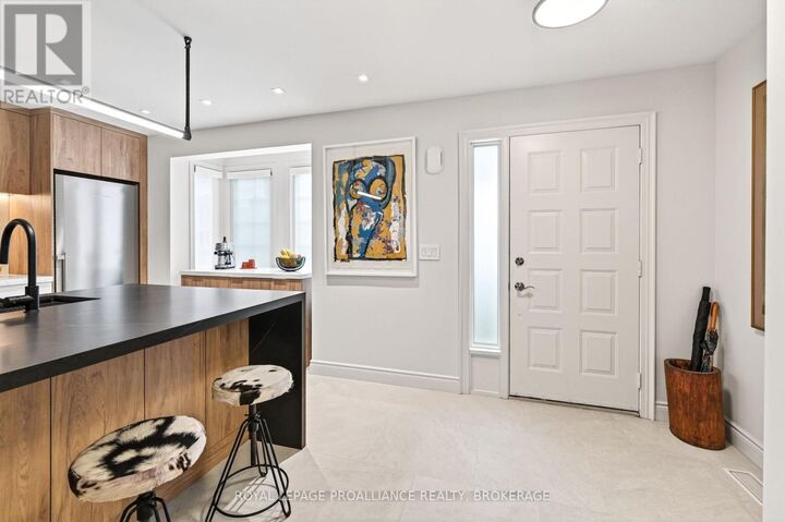 Property Photo:  1 Place D'Armes Place 43  ON K7K 6S2 