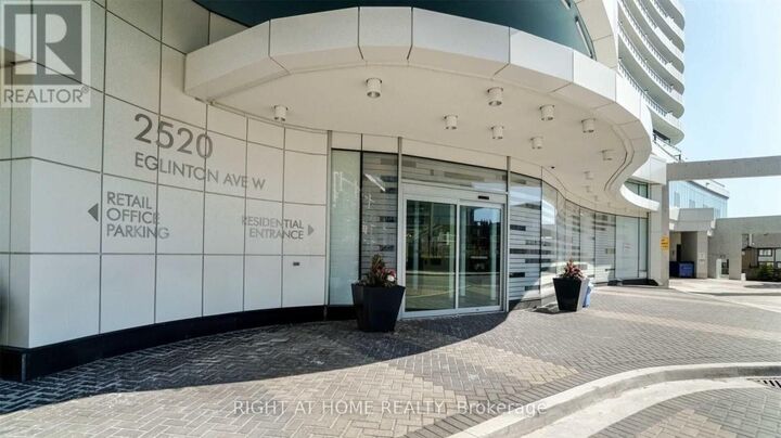 Property Photo:  2520 Eglinton Avenue West 1713  ON L5M 0Y4 