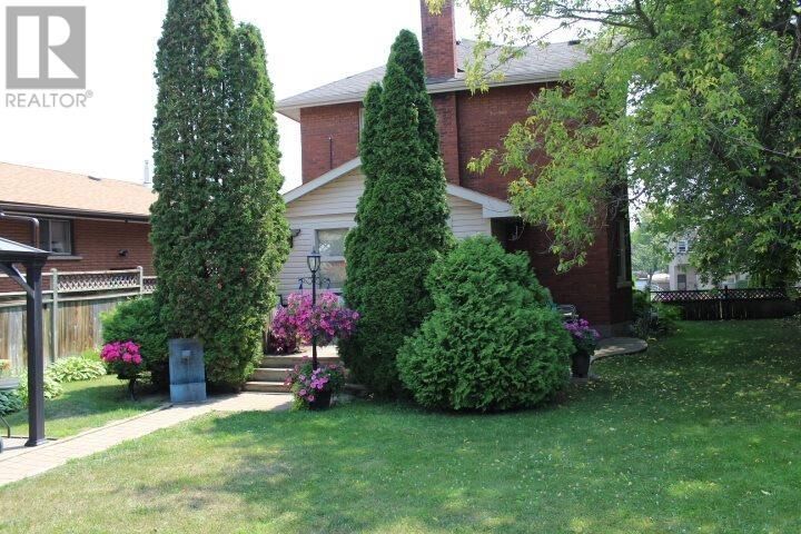 Property Photo: 310 Algoma St N ON P7A 5A9