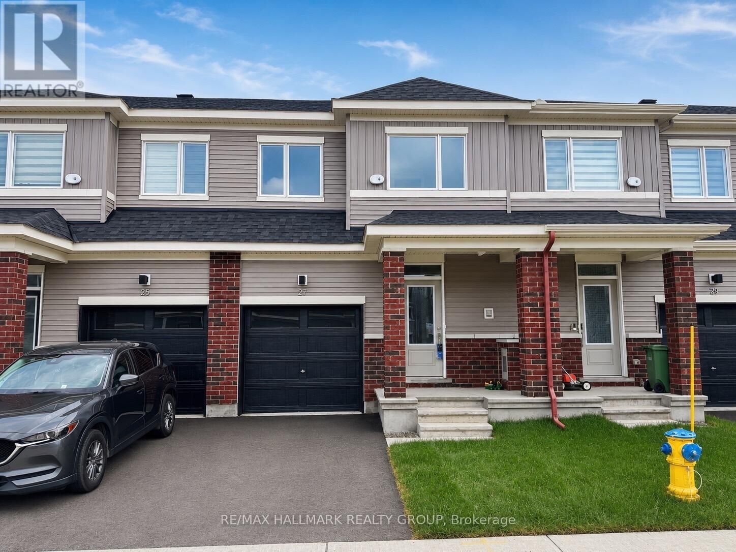 Property Photo: 27 Pumice Place ON K2J 7H4