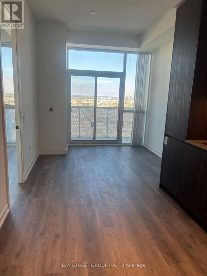Property Photo:  8 Interchange Way Street 2703  ON L4K 0R2 