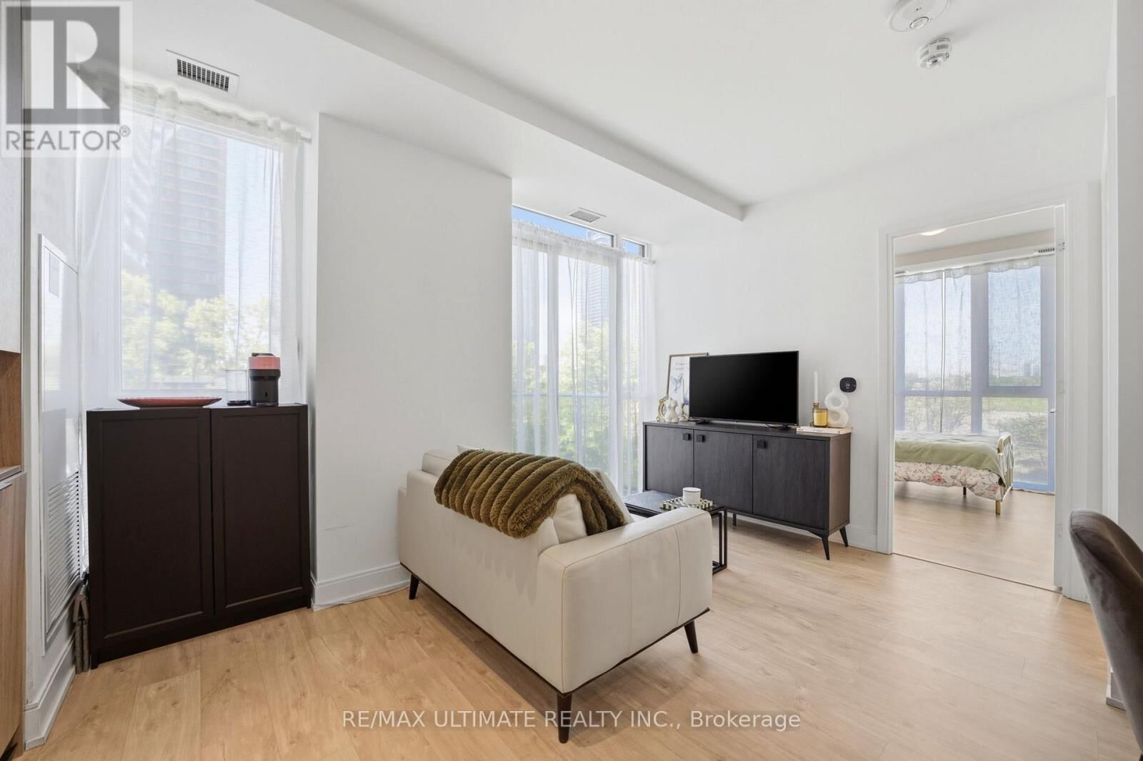 Property Photo: 70 Annie Craig Drive 402 ON M8V 0G2