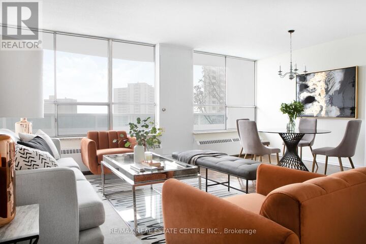 Property Photo:  150 Graydon Hall Drive 2207  ON M3A 3B3 