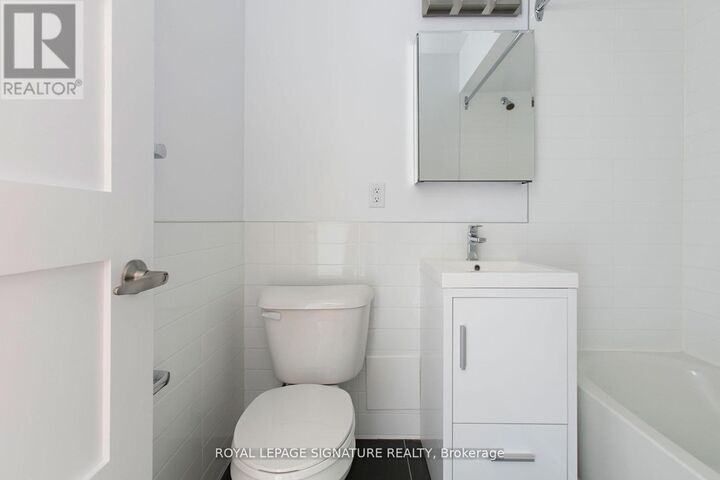 Property Photo:  990 Avenue Road 206  ON M5P 2K8 