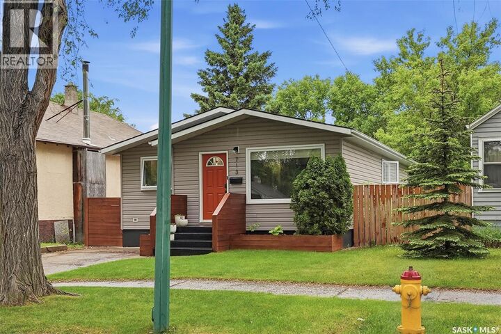 Property Photo:  713 6th Street E  SK S7H 1C5 