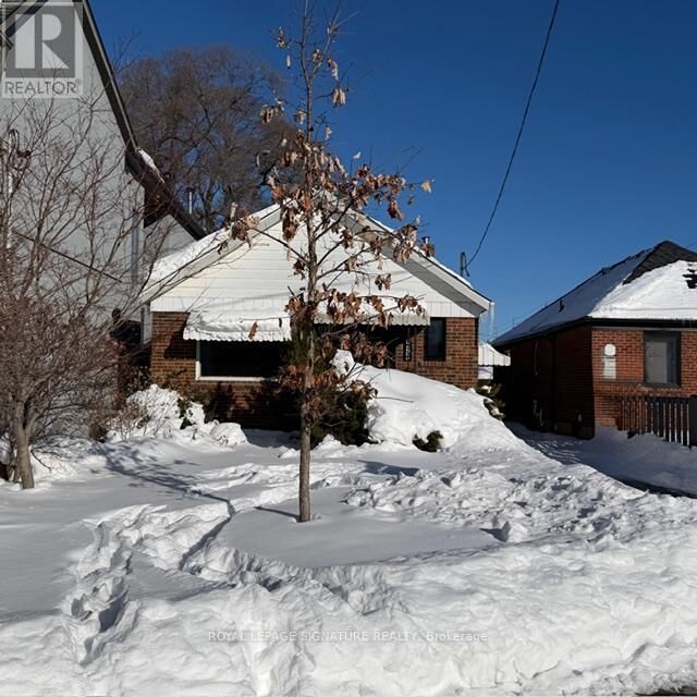 Property Photo:  293 Glebemount Avenue Lower  ON M4C 3V4 