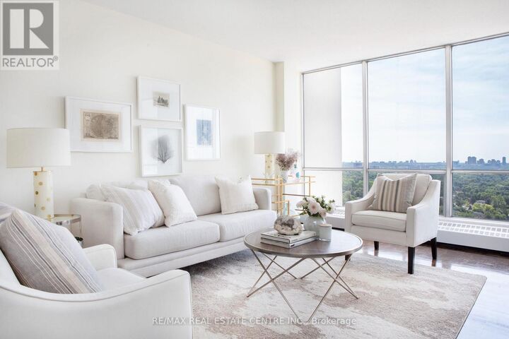 Property Photo:  50 Graydon Hall Drive 1815  ON M3A 3A5 