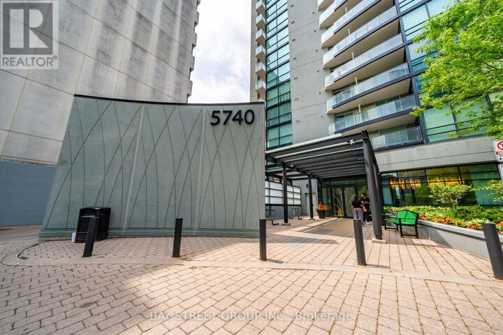 Property Photo:  5740 Yonge Street 2009  ON M2M 3T3 