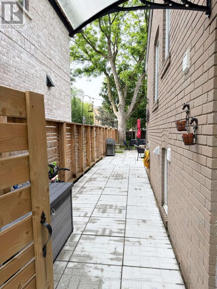 Property Photo:  70 Bedford Park Avenue 2  ON L4C 2N8 