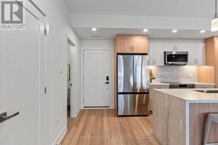 Property Photo: 86 Kenwood Avenue Unit 5 ON M6C 2S2